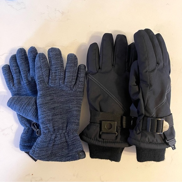 Two pairs All In Motion winter gloves for ages 4-7 - Picture 1 of 7